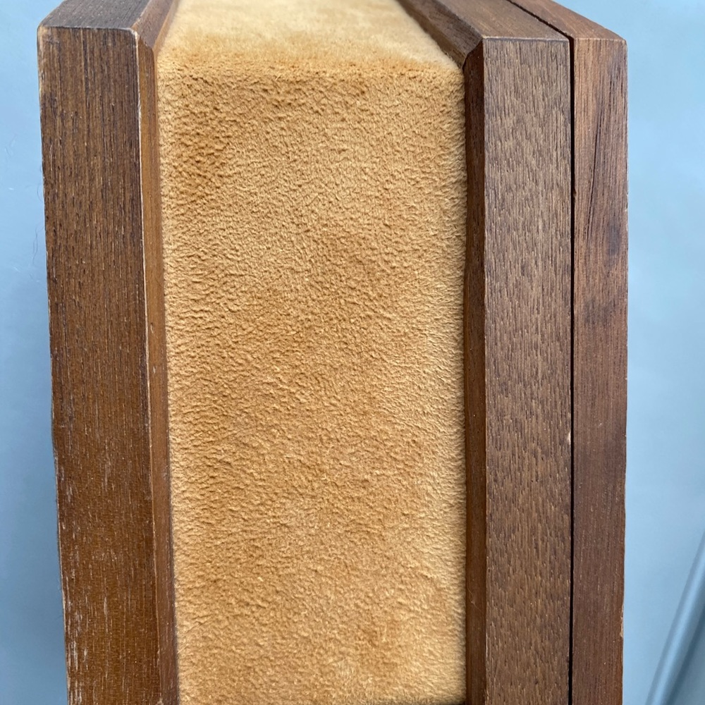 Antique Buxton Jewelry box - Picture 2 of 6